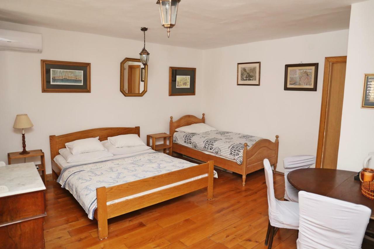 Studios Jacobus Korcula Town Bagian luar foto