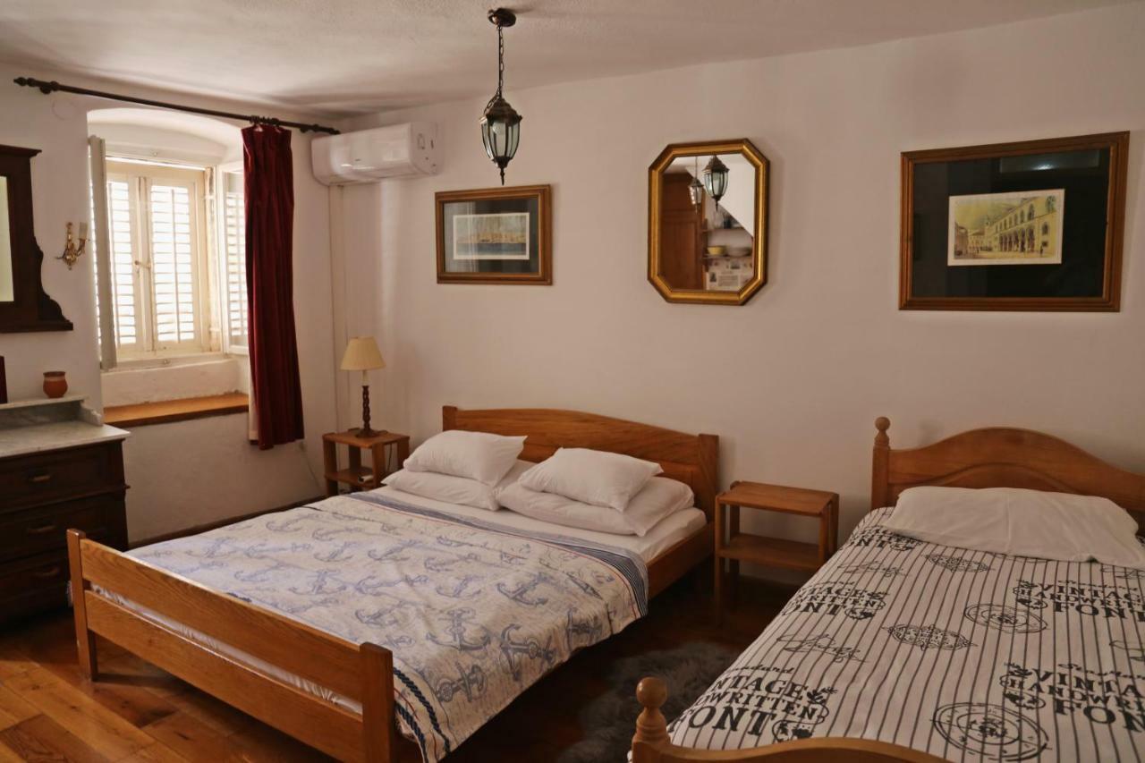 Studios Jacobus Korcula Town Bagian luar foto
